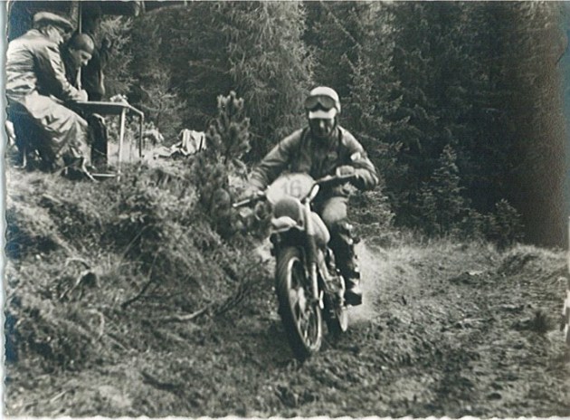 Photo- #16 Fausto Vergano 98cc Gilera Italy  'B' Silver Vase team throttle wide open ISDT 1960