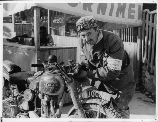 Bob Ray fixes his Ariel [JOC 827] headlight in San Remo ISDT 1948