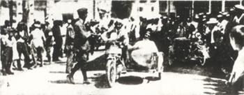 sd21_Schorp~auf~Motosacoche~mit~Side-car~an~der~Kontrolle~in~Moutier