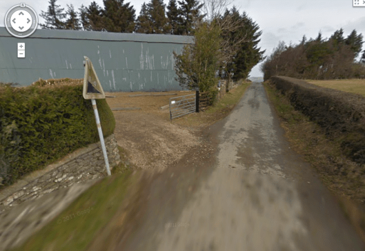 Photo of old faded road sign at the very top of the Allt y Bady indicating a gradient of 1 in 4