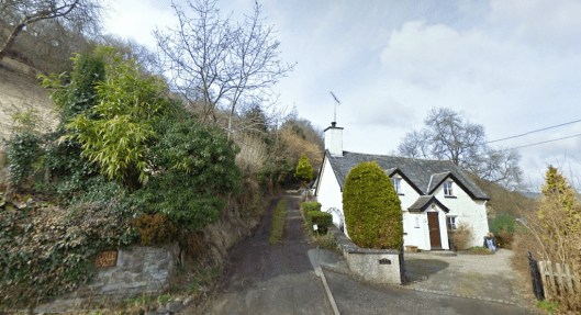 Photo of Fron Bache as it leads up to Stabl Pugh, Llangollen.