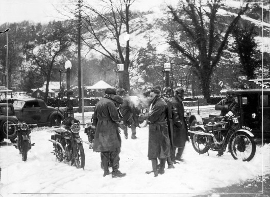 Photo - South Liverpool Cup Trial start at Loggerheads Inn 1938 (courtesy SLMCC)