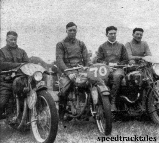 Photo - Das ist die englische National-Mannschaft, die sich knapp mit nur 10 Sekunden Vorsprung vor userer National-mannschaft die Trophäe holte. Von links: G. E. Rowley (AJS), V.N. Brittain (Norton) und der Gespannfahrer W.S Waycott (Velocette) ISDT 1937 (Speedtracktales Collection)