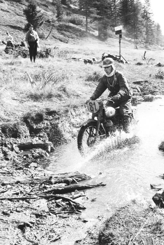 Photo - #81 Roger Kelly 175cc CZ ISDT 1960 © Erwin Jelinek/Technisches Museum Wien