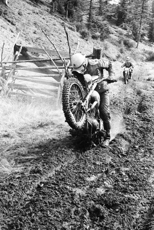 Photo - #unknown rider tries celebratory kiss of mudguard after escaping notorious bog -Bad Aussee Austria © Erwin Jelinek/Technisches 