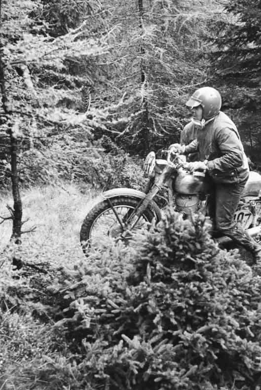 Photo - #187 Walter Axthelm a loan US rider struggles unaided , in 1964 the cavalry arrived in the form of a Vase Team from the USA led by Steve McQueen - Bad Aussee Austria © Erwin Jelinek/Technisches 
