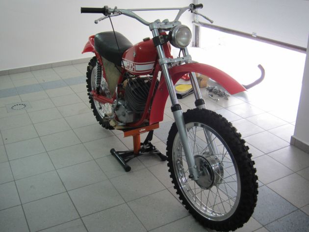 Photo - Johann Sommerauer's Works Puch MC 175 front view ex ISDT 1973