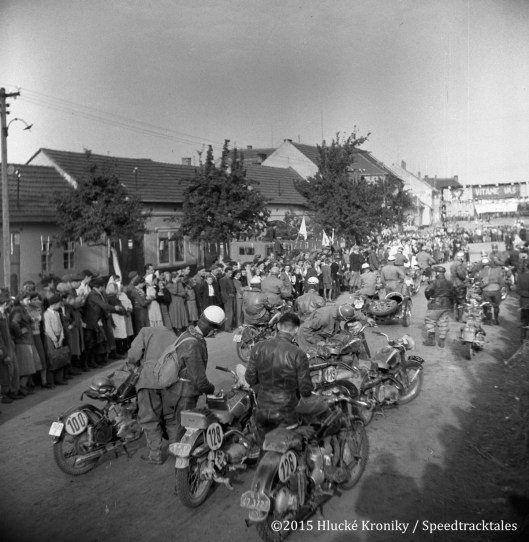 Photo - #100 Ivan Dursansky CZ 150 Silver Medal #126 Kurt Kempf IFA 350 Bronze Medal #128 Fritz Albert Jawa 350 retired day 3 #119 Dobroslav Frydek Jawa 350 Gold medal ISDT 1953 (©Hluké Kroniky)