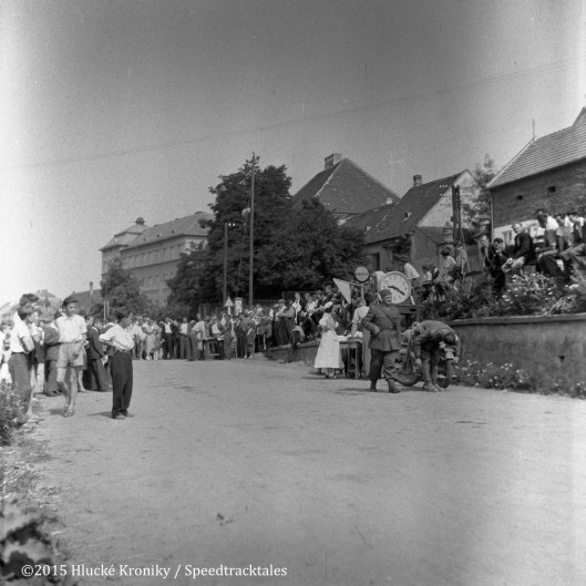 Photo - Check crew at Hluk ISDT 1953 (©Hluké Kroniky)