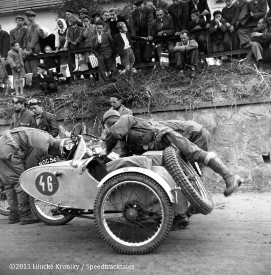 Photo - British Rider #46 Reg W Wagger BSA 348 with Sidecar [NOC 541] Gold medal at the Hluk time check  ISDT 1953 (©Hluké Kroniky)
