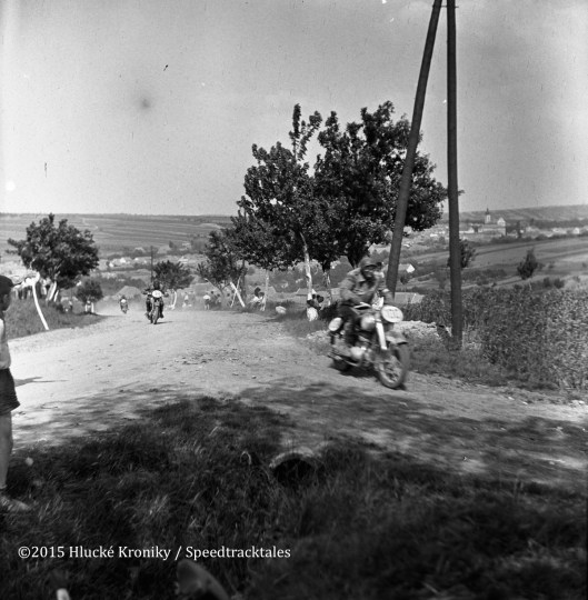 Photo - Riders #100 Ivan Dursansky CZ 150 who lost 3 points and finished on silver and #98 JM Ivanov CZ 150 who retired on the 5th day ISDT 1953 (©Hluké Kroniky)