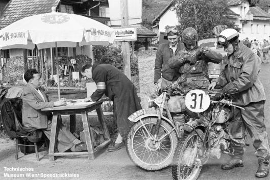 photo - #125 JW Morris DMW [KAB 882] at checkpoint ISDT 1952 (© Artur Fenzlau/Technisches Museum Wien)