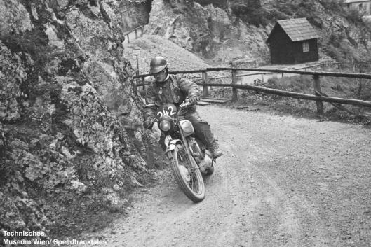 photo - #242 PH Alves works Triumph 649 [MNX 64] on course ISDT 1952 (© Artur Fenzlau/Technisches Museum Wien)