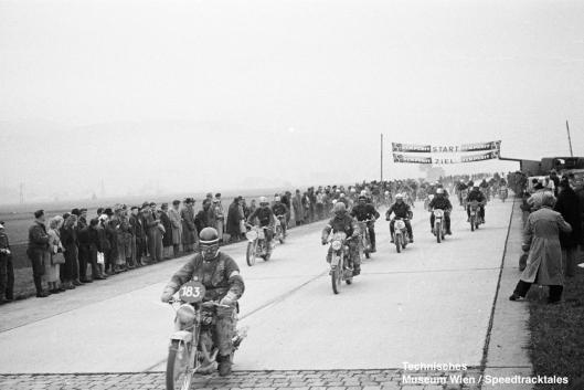 photo - #183 CM Ray Ariel 493cc [MOL 3] at final day speed test ISDT 1952 (© Artur Fenzlau/Technisches Museum Wien)